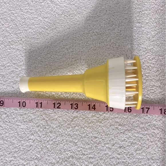 Vintage MCM Yellow Manual Spring Loaded Meat Tenderizer - Picture 2 of 12